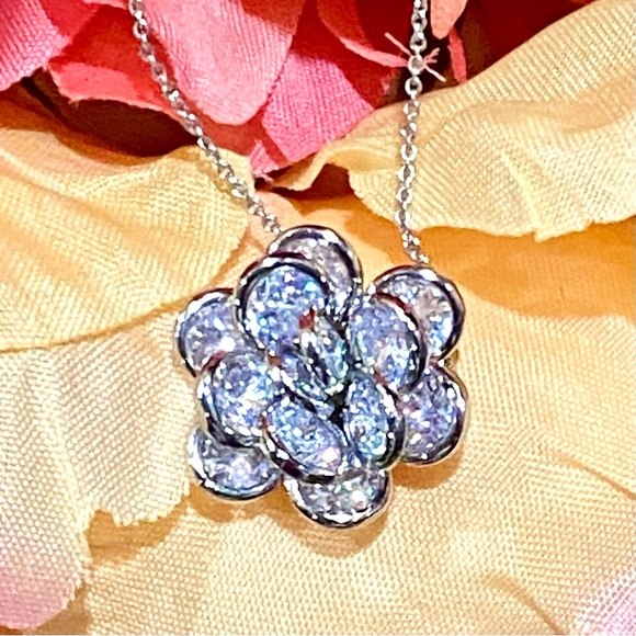 Kate Spade Rosette 3D Geometric Rhinestone Flower Cluster Pendant Necklace - Picture 9 of 16